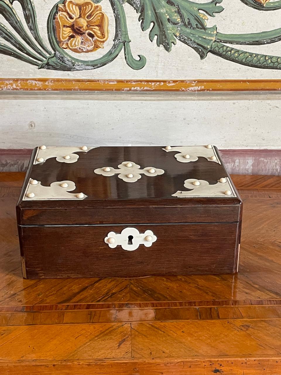 cofanetto - bottega francese (sec. XX)