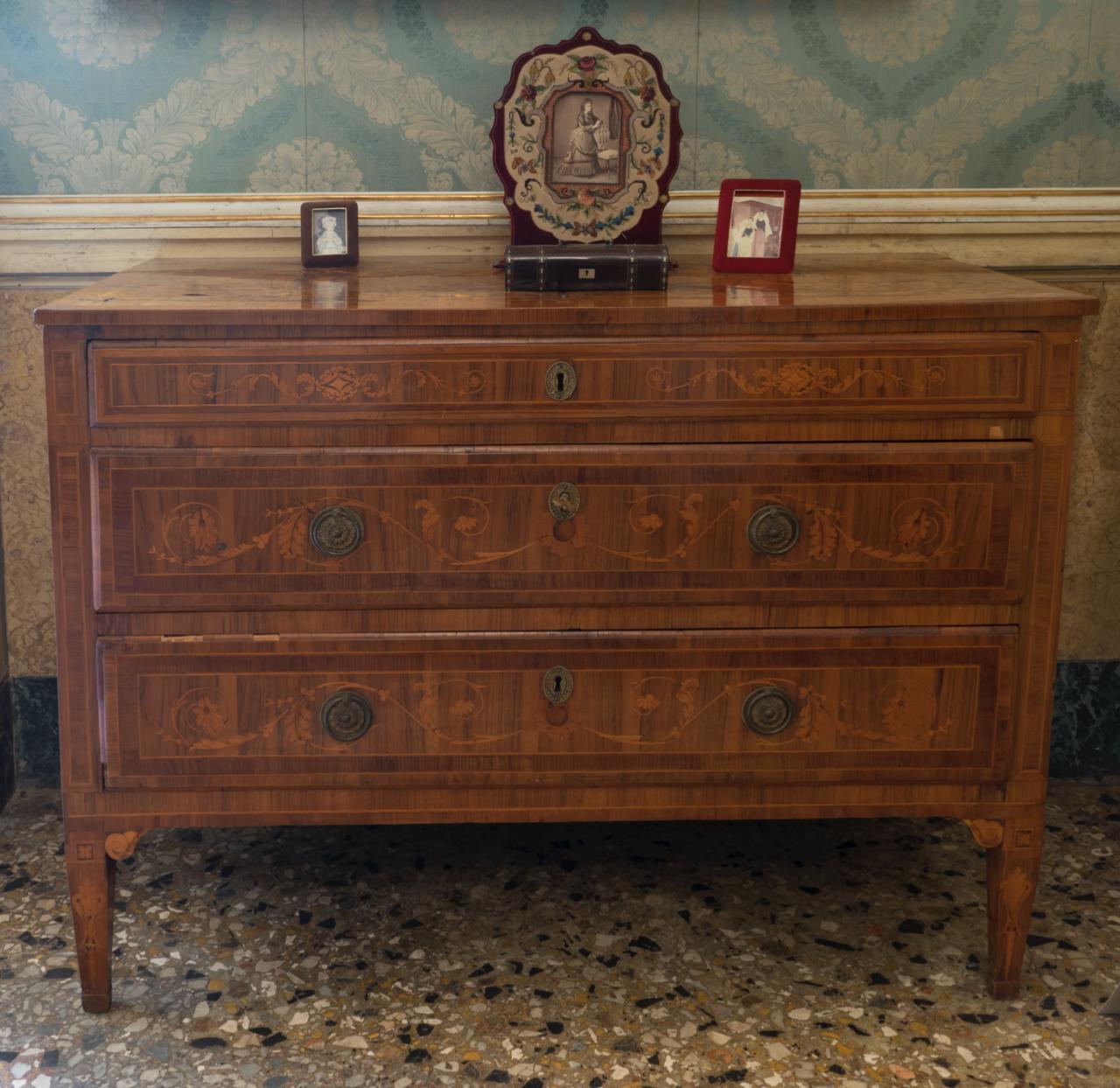 cassettone - bottega lombarda (fine sec. XVIII)