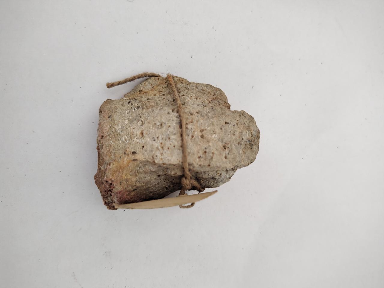 frammento di roccia - ambito Europeo (seconda metà sec. XX)