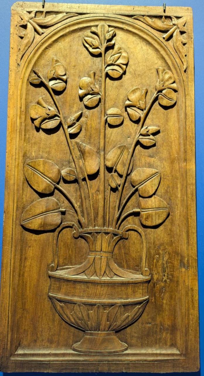 Kantharos con campanule selvatiche (scultura) di Donati, Giovanni Pietro de; De Donati, Giovanni Ambrogio - ambito lombardo (fine sec. XV)