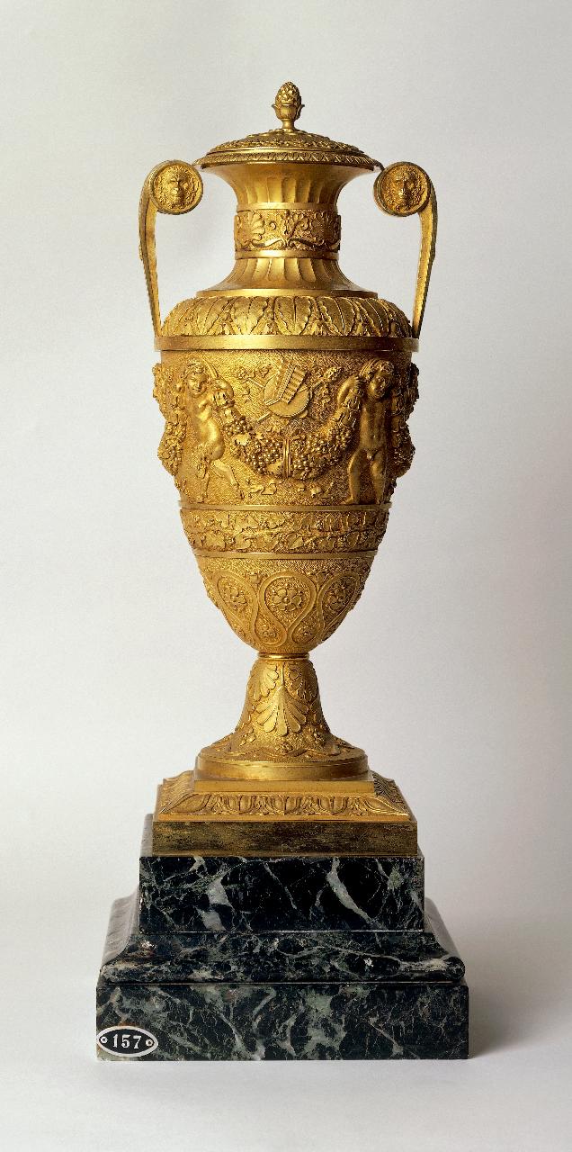 Anfora con fregi, putti e ghirlande (anfora) di Manifattura Strazza e Thomas (prima metà sec. XIX)