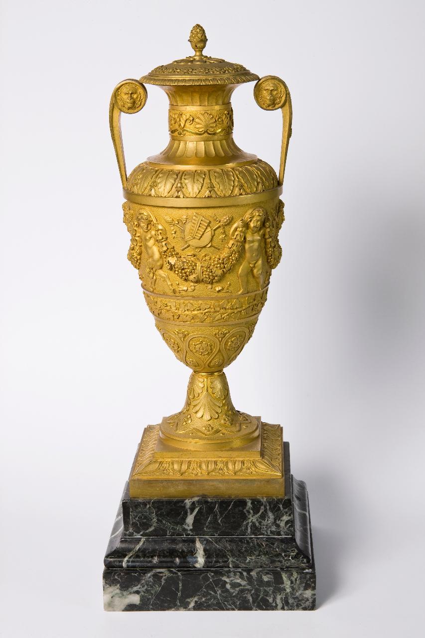 Anfora con fregi, putti e ghirlande (anfora) di Manifattura Strazza e Thomas (prima metà sec. XIX)