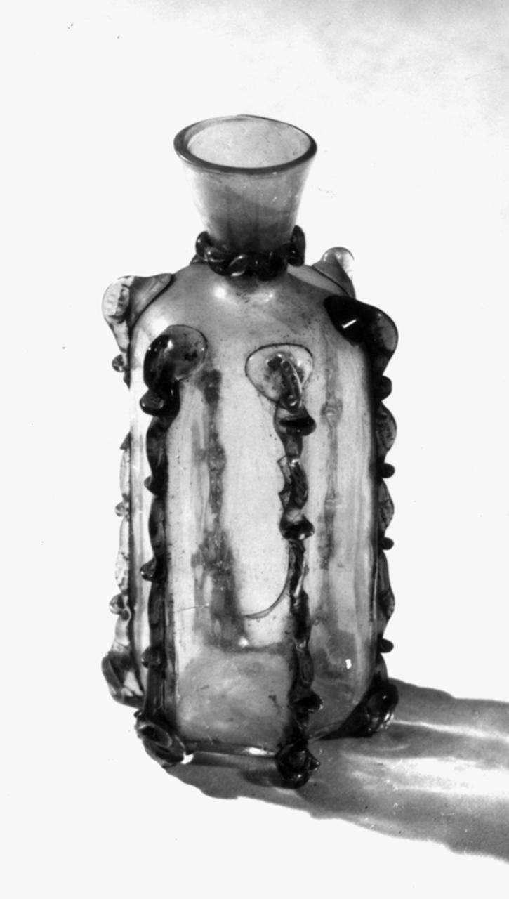 Vasetto esagonale, vasetto esagonale (vasetto) - ambito muranese (n.d.)