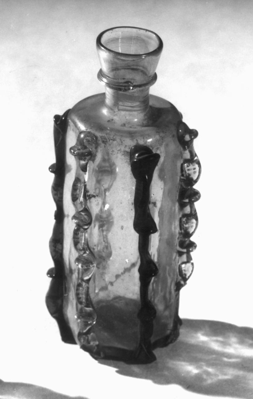 Vasetto esagonale, vasetto esagonale (vasetto) - ambito muranese (n.d.)