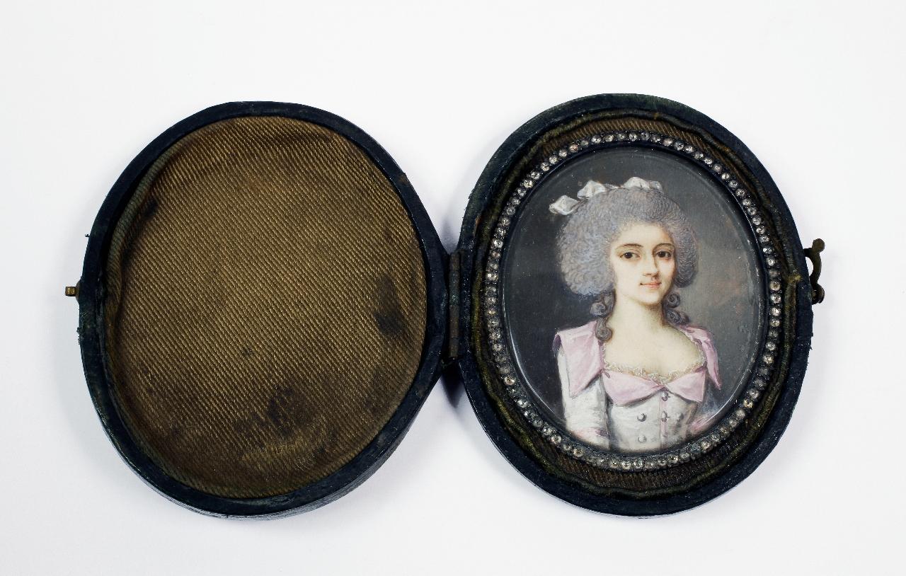 Ritratto di fanciulla, ritratto di fanciulla (miniatura) - ambito italiano (seconda metà sec. XVIII)