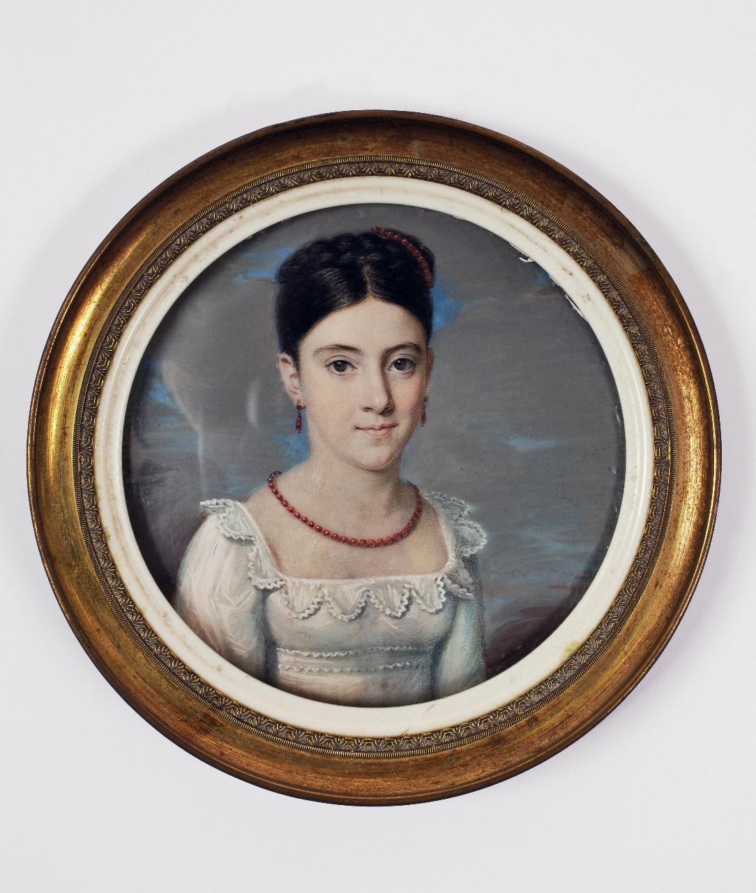 Ritratto di fanciulla in abito bianco con coralli, Ritratto di fanciulla in abito bianco con coralli (miniatura) - ambito italiano (prima metà sec. XIX)