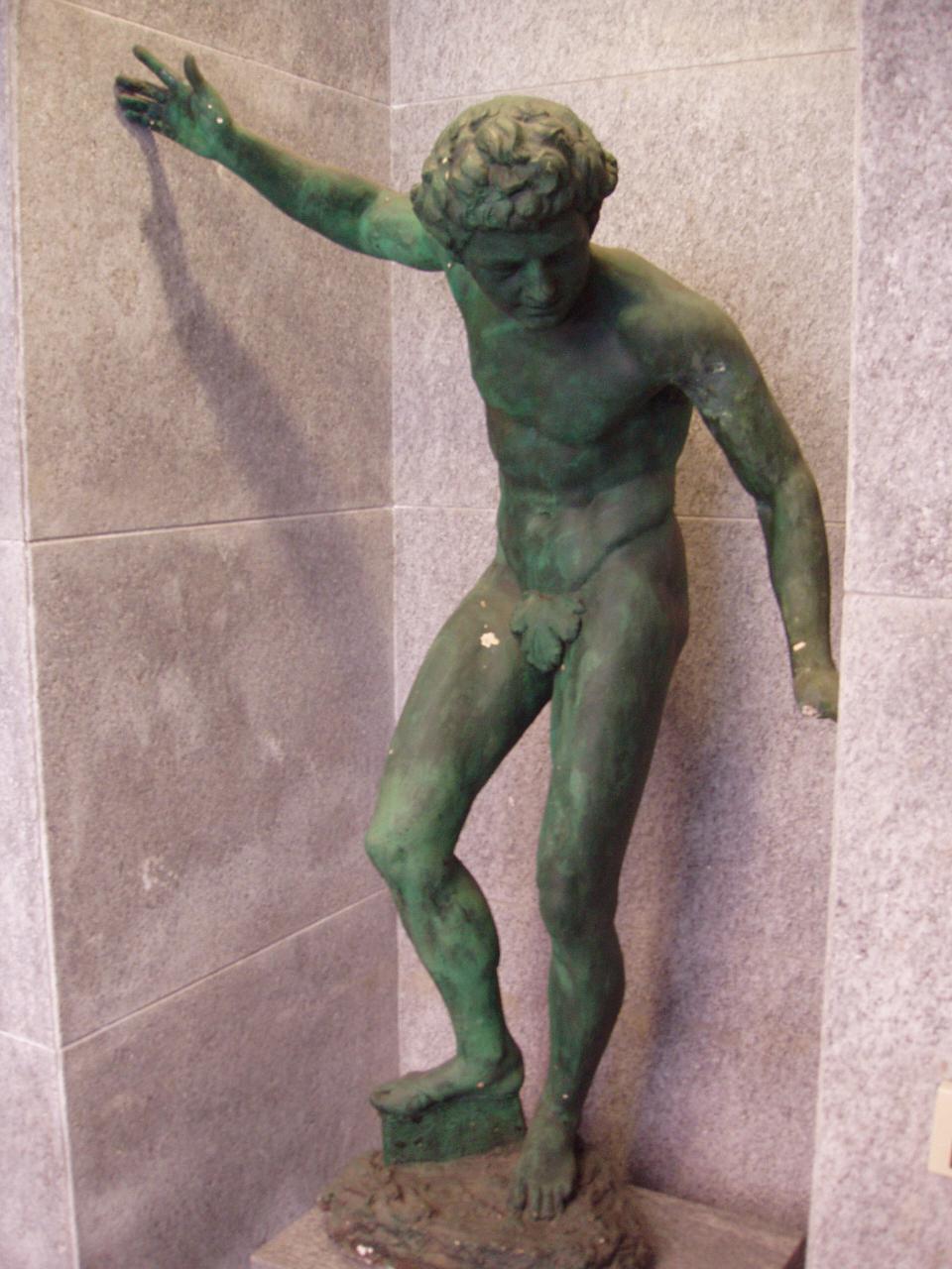 Narciso Borghese (copia), Narciso (statua) - ambito italiano (primo quarto sec. XVII)