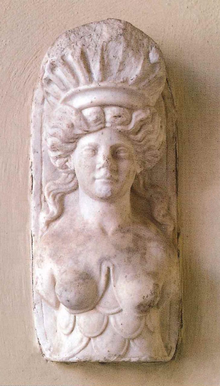 Figura femminile diademata in altorilievo, figura femminile diademata in altorilievo (rilievo) - n.d. (n.d.)