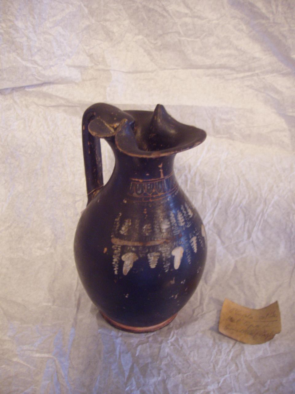 Oinochoe trilobata apula nello stile di Gnathia, motivi decorativi geometrici (oinochoe) - n.d. (sec. IV a.C.)