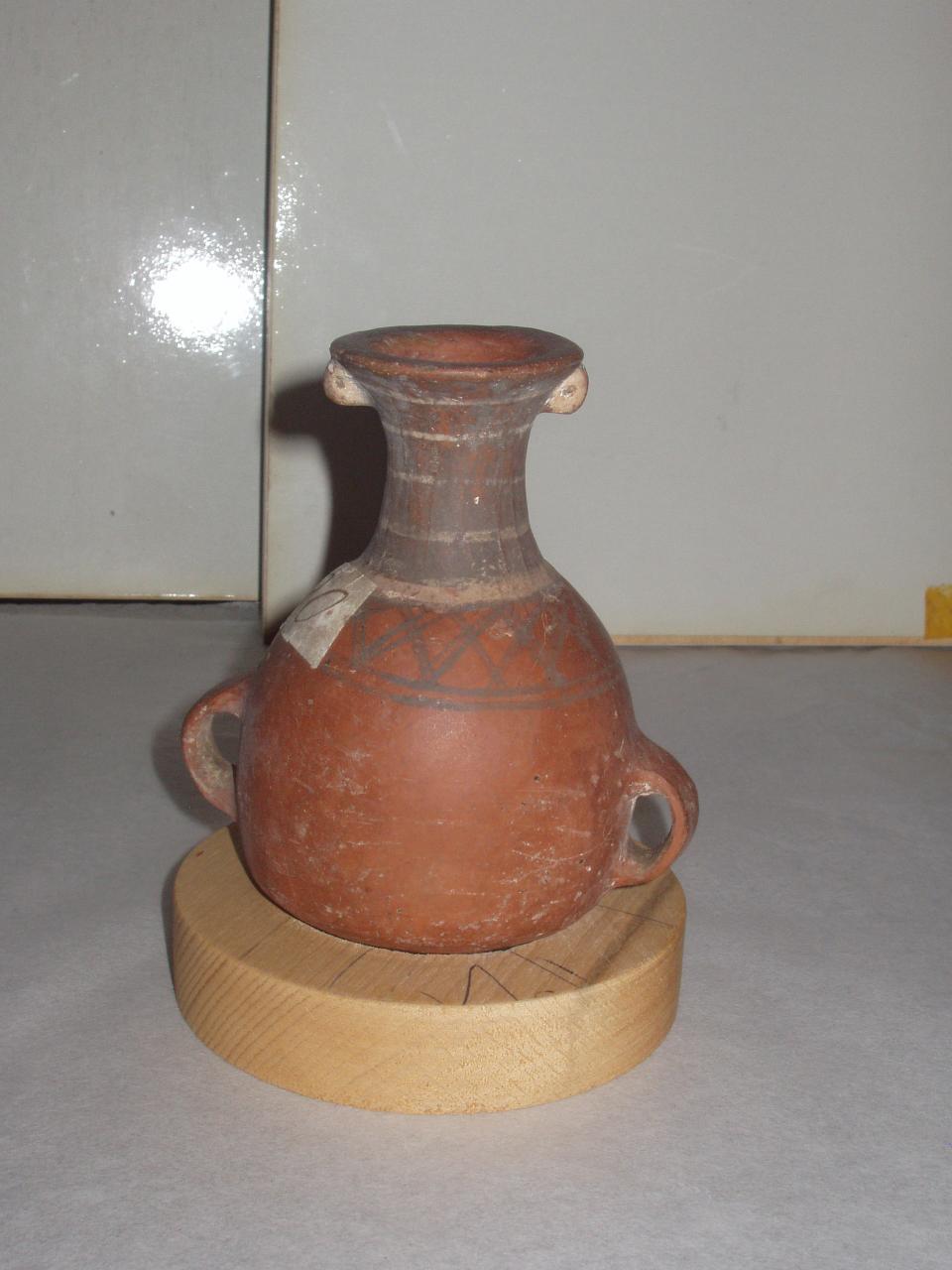 Aryballo (recipiente a base conica), motivi decorativi geometrici (aryballos) - produzione Inca (secc. XIV/ XVI)