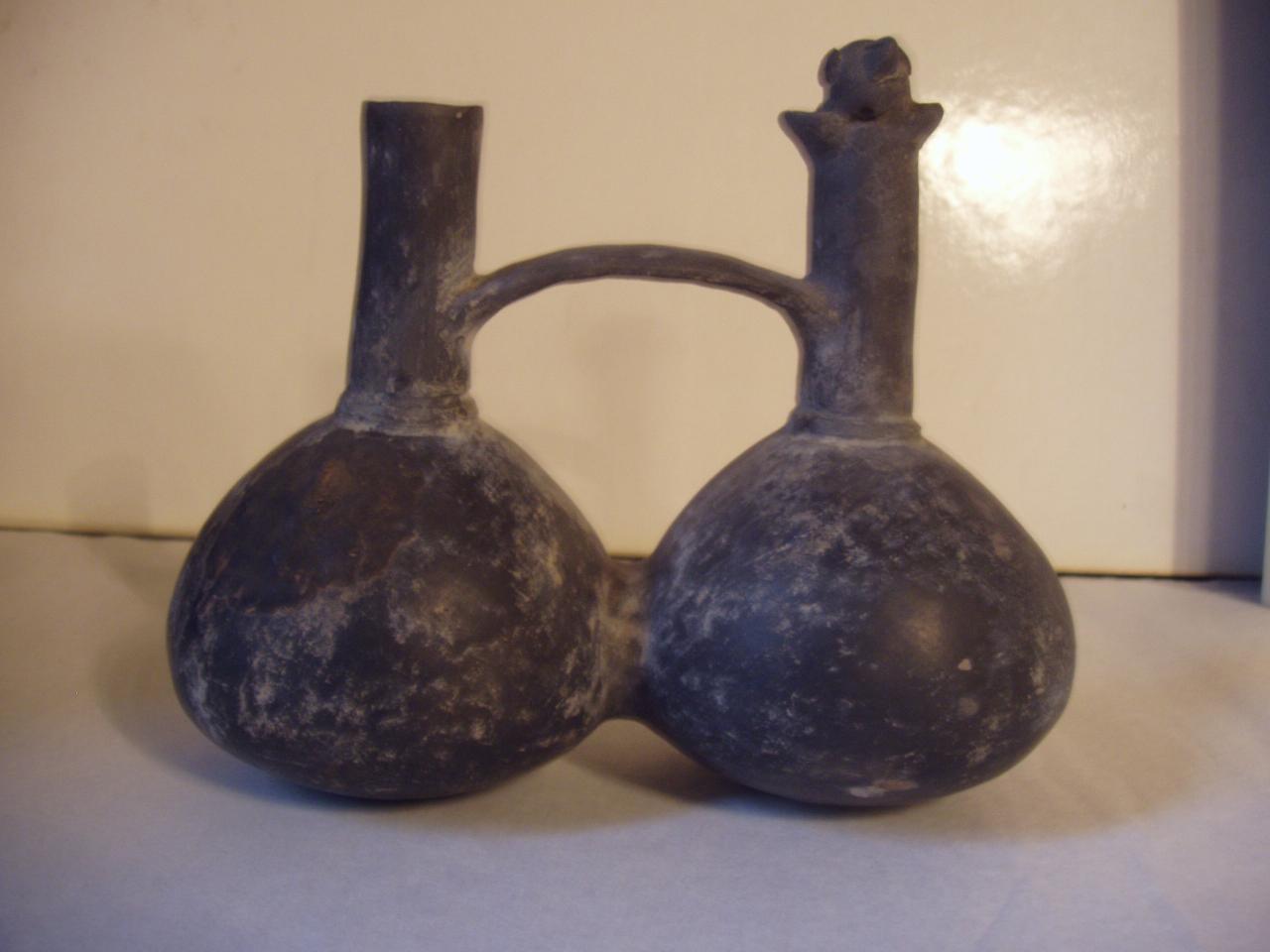 Bottiglia doppia con ansa a ponte, bottiglia (bottiglia) - produzione Chimù/Inca (fine/inizio secc. XV/ XVI)