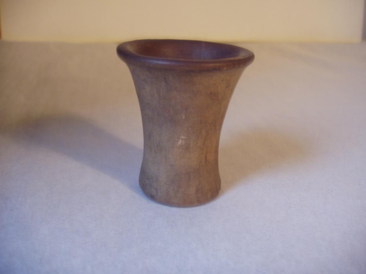 Quero (bicchiere cerimoniale) in miniatura, decorazione bicroma (bicchiere) - produzione Inca (secc. XIV/ XVI)