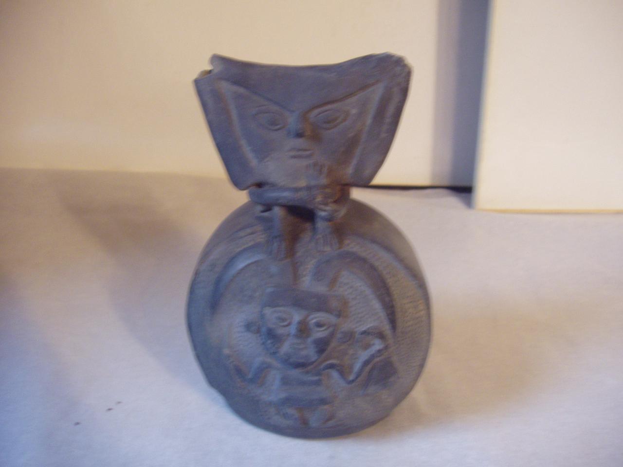 Bottiglia doppia con beccuccio e ansa a ponte, figura femminile e maschile (bottiglia) - produzione Chimù (secc. XI/ XV)