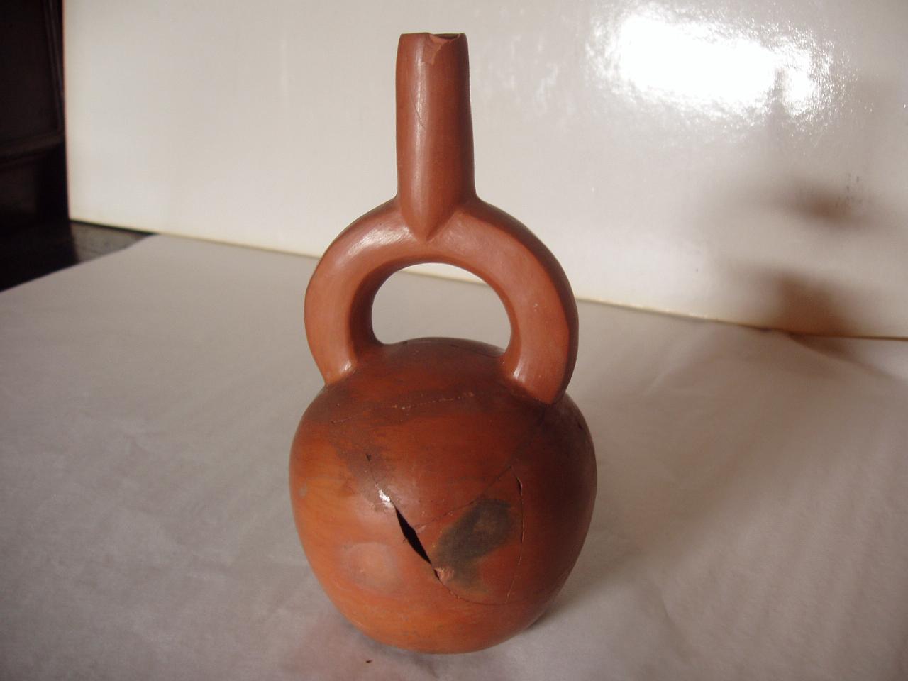 Bottiglia con ansa a staffa, bottiglia (bottiglia) - produzione Chimù (secc. XI/ XV)