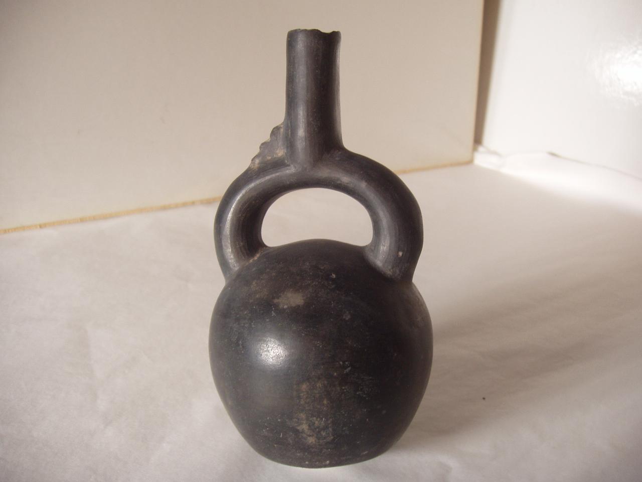 Bottiglia con ansa a staffa, bottiglia (bottiglia) - produzione Chimù (secc. XI/ XV)