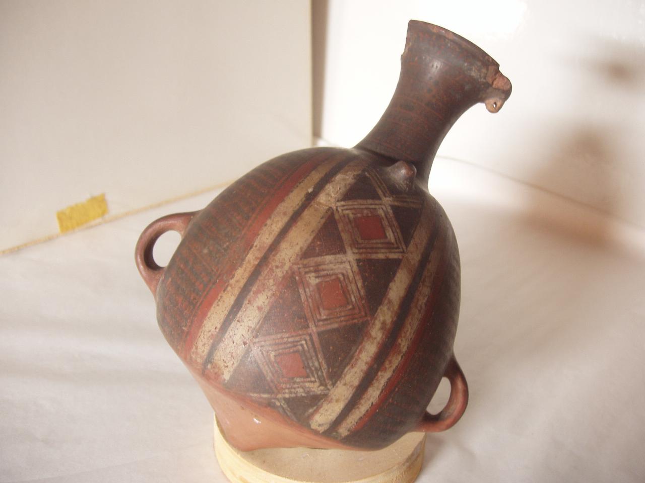 Aryballo (recipiente a base conica), motivi decorativi geometrici (aryballos) - produzione Inca (fine/inizio secc. XIV/ XVI)