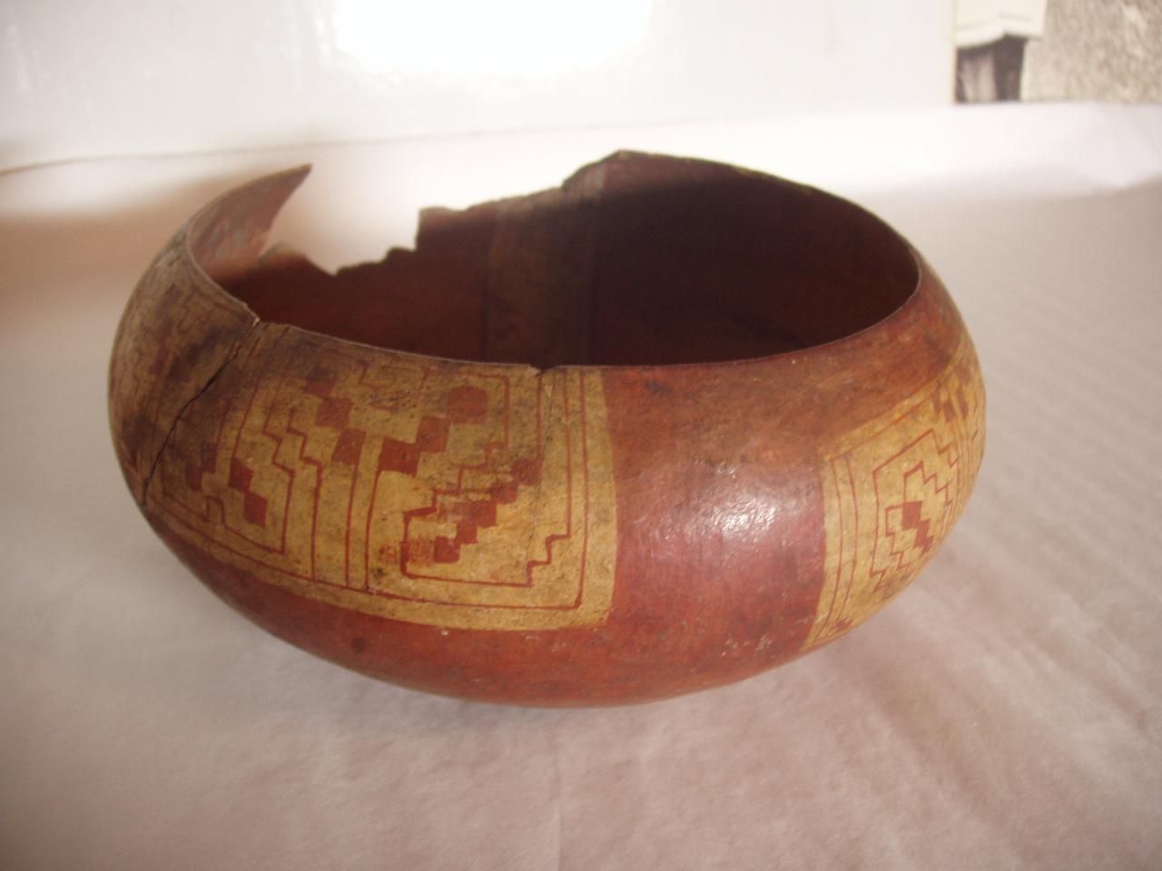 Ciotola, motivi decorativi geometrici (ciotola) - ambito peruviano (prima metà sec. XIX)