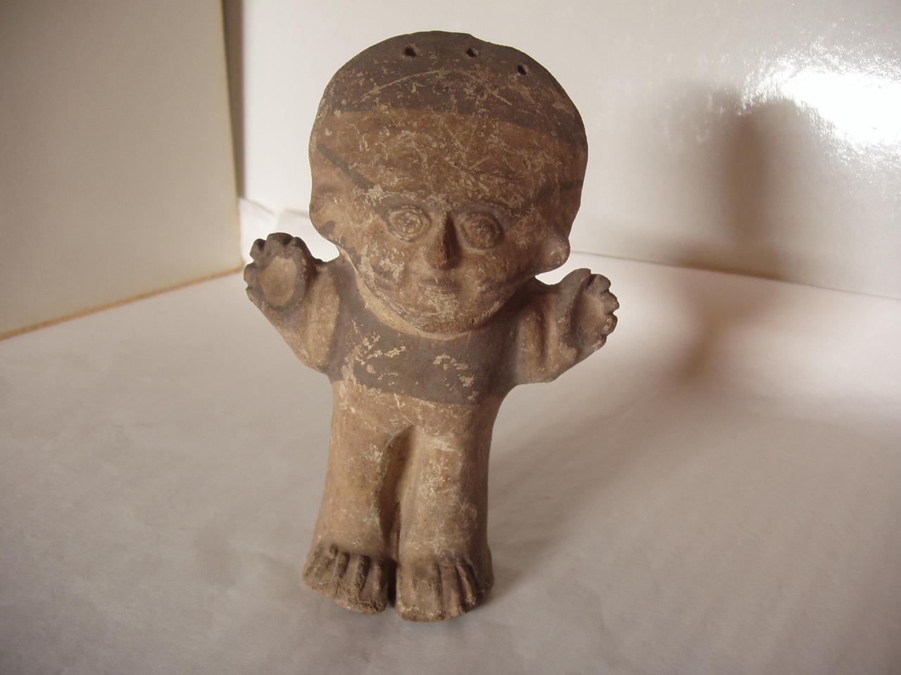 Miniatura di cuchimilco (statua votiva con braccia aperte), figura maschile (statuetta) - ambito peruviano (secc. XI/ XV)