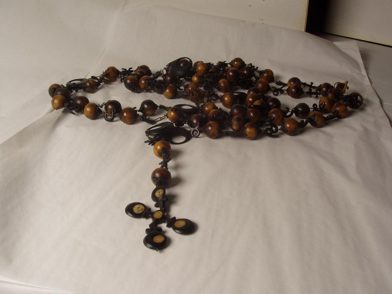 Rosario di corno di rinoceronte (corona del rosario) di Settala, Manfredo ((?)) (sec. XVII)