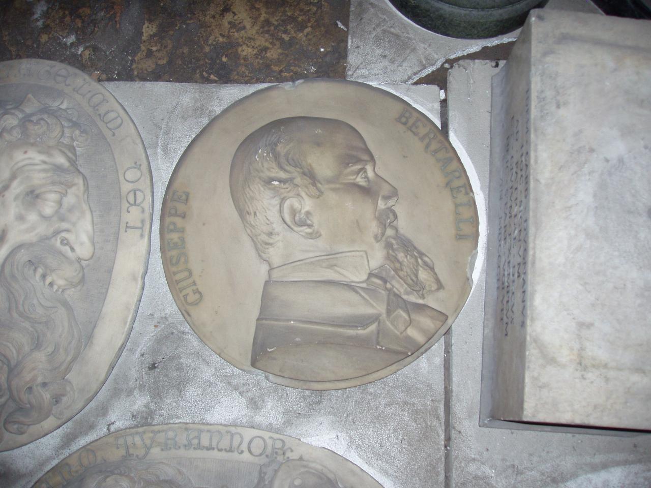 Ritratto di Giuseppe Bertarelli, ritratto di Giuseppe Bertarelli (rilievo) - ambito lombardo (ultimo quarto sec. XIX)