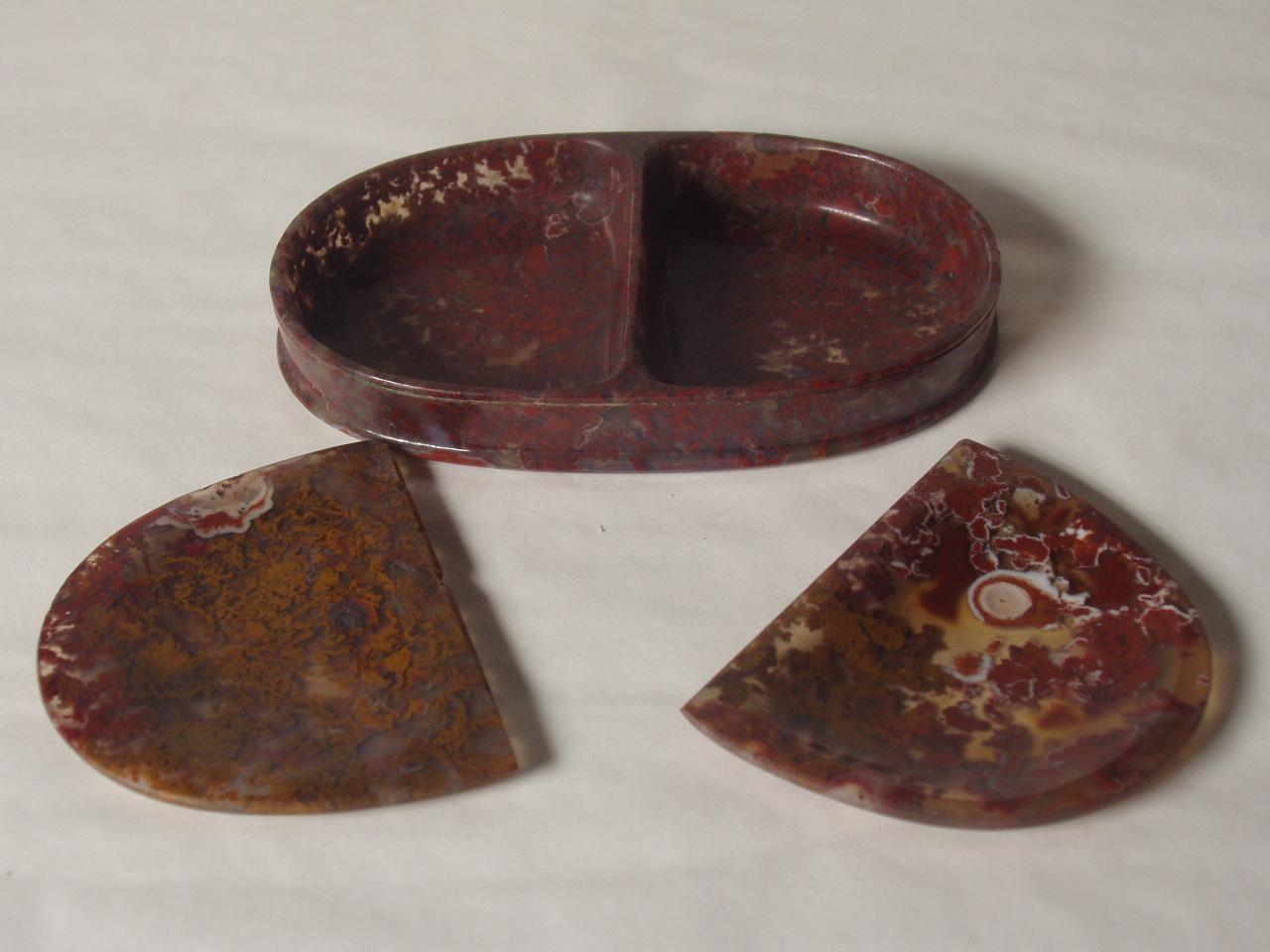 scatoletta ovale in agata in tre parti (scatola) - manifattura sconosciuta (prima metà sec. XIX)