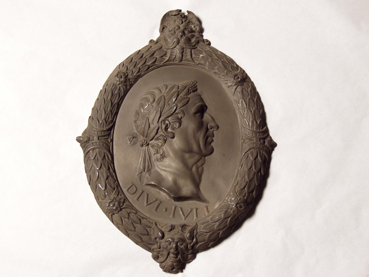 Altorilievo con figura di profilo di imperatore romano (rilievo) - n.d. (n.d.)