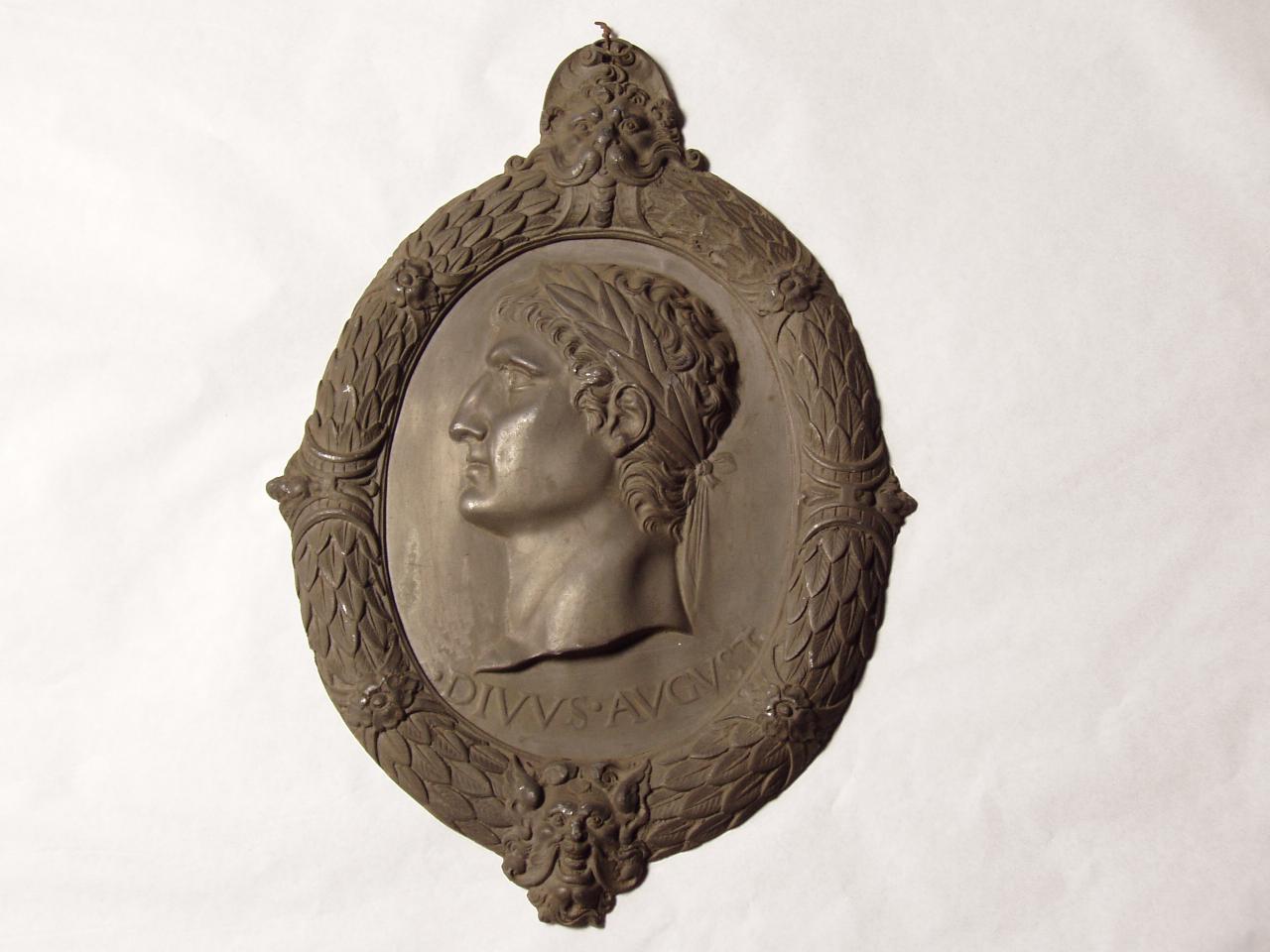 Altorilievo con figura di profilo di imperatore romano (rilievo) - n.d. (n.d.)