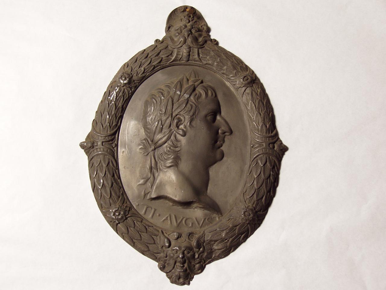 Altorilievo con figura di profilo di imperatore romano (rilievo) - n.d. (n.d.)