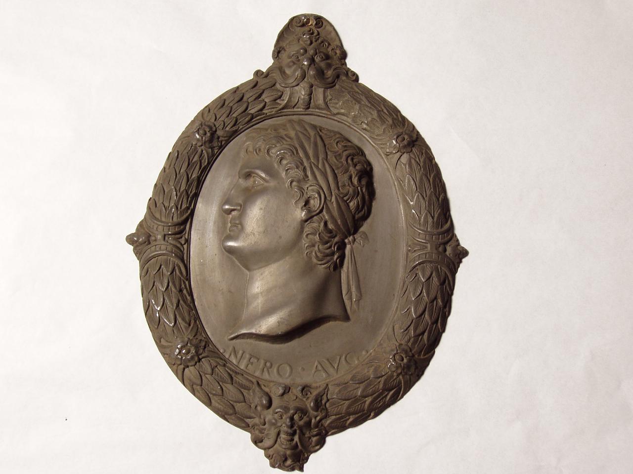 Altorilievo con figura di profilo di imperatore romano (rilievo) - n.d. (n.d.)