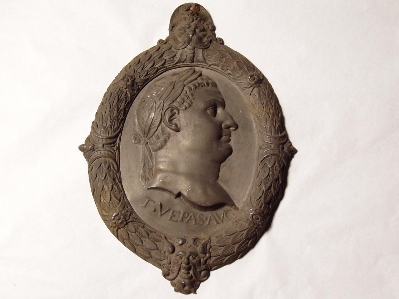 Altorilievo con figura di profilo di imperatore romano (rilievo) - n.d. (n.d.)