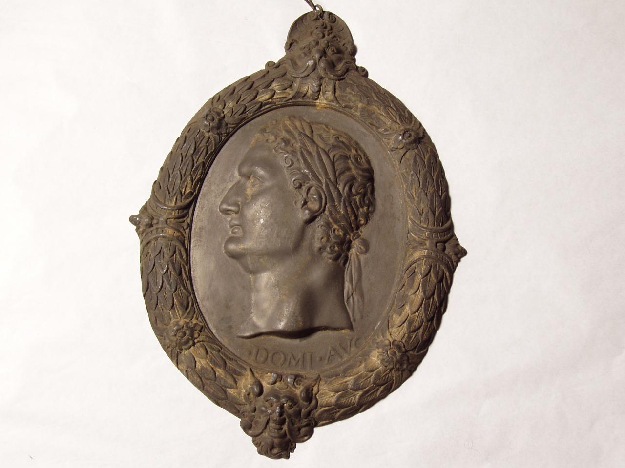 Altorilievo con figura di profilo di imperatore romano (rilievo) - n.d. (n.d.)