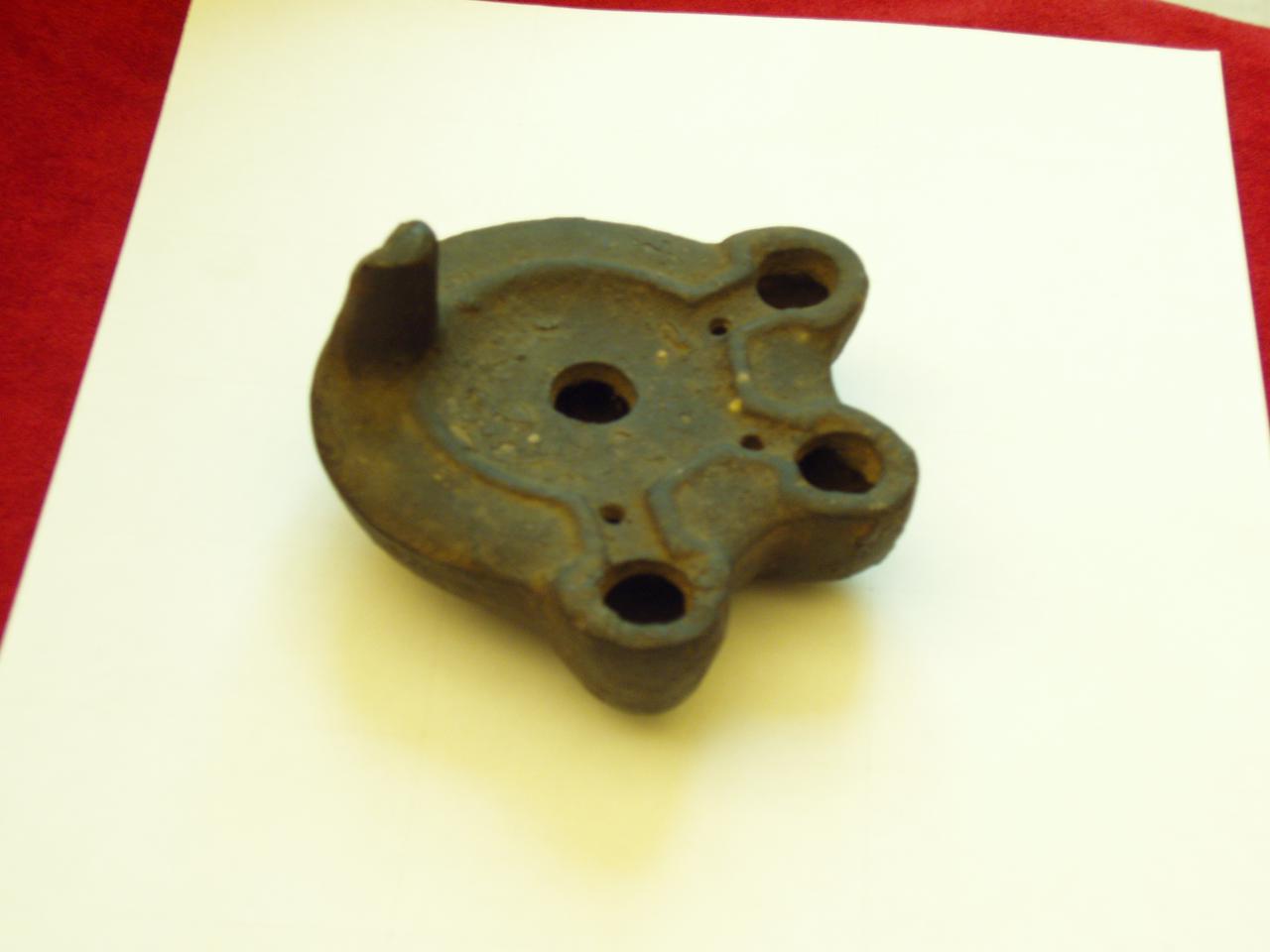 Firmalampada trilicne (lucerna) - ambito romano (sec. II)