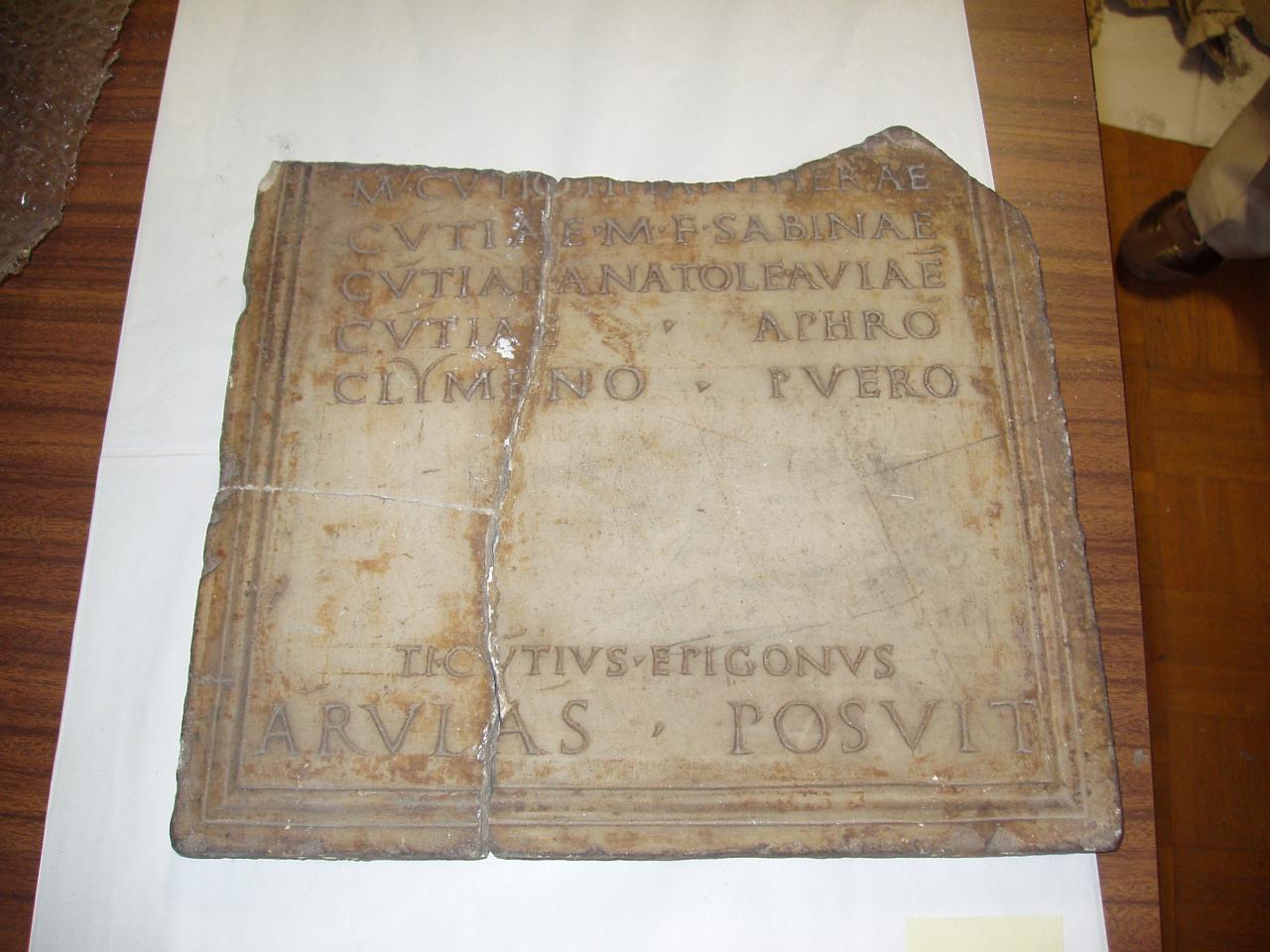 Lastra commemorativa (lastra) - n.d. (secc. I/ II)