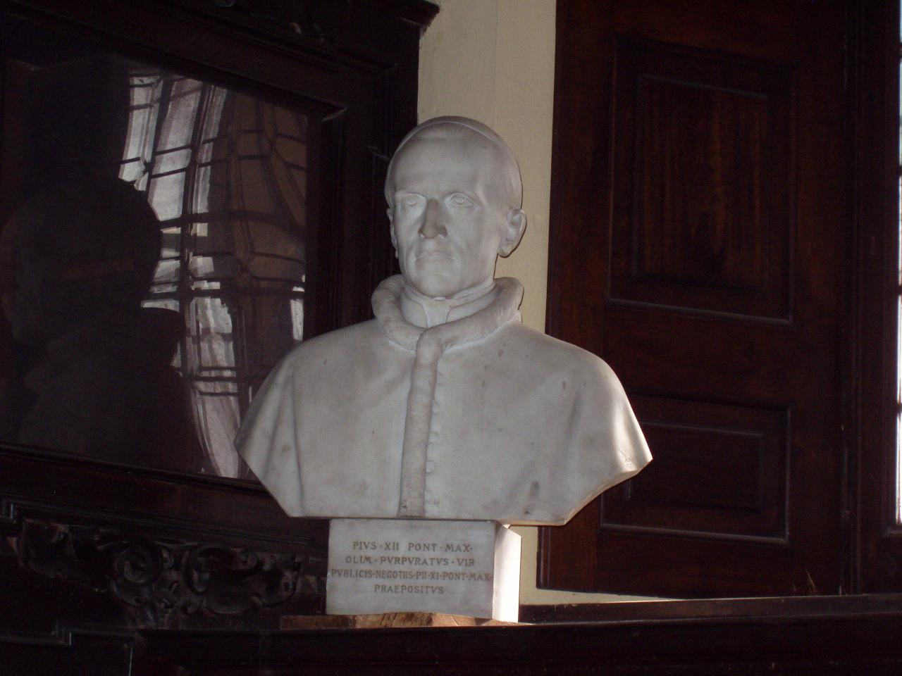 Busto di papa Pio XII (busto) di De Benedetti, Michele (secondo quarto sec. XX)