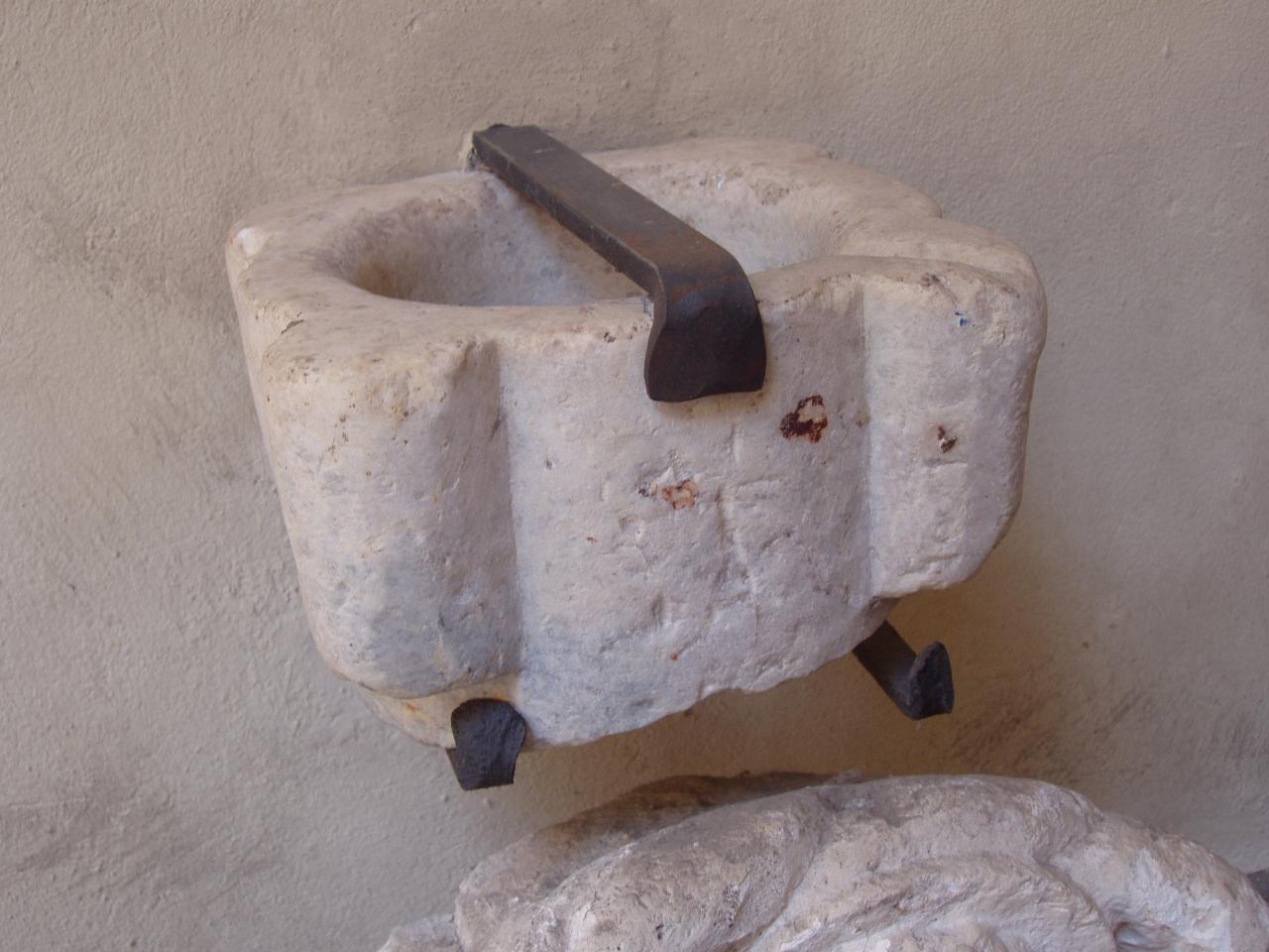 oggetto non identificato di autore ignoto (n.d.)