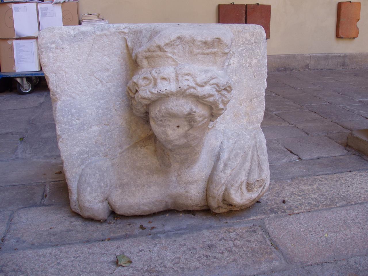 Chiave d'arco figurata con busto di Genius cittadino (chiave d'arco) - n.d. (secc. II/ III)