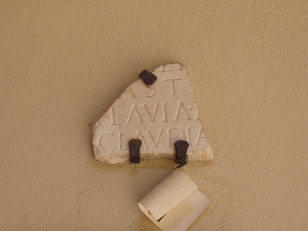 Frammento di lastra con elenco di nomi femminili (lastra) - n.d. (sec. II)