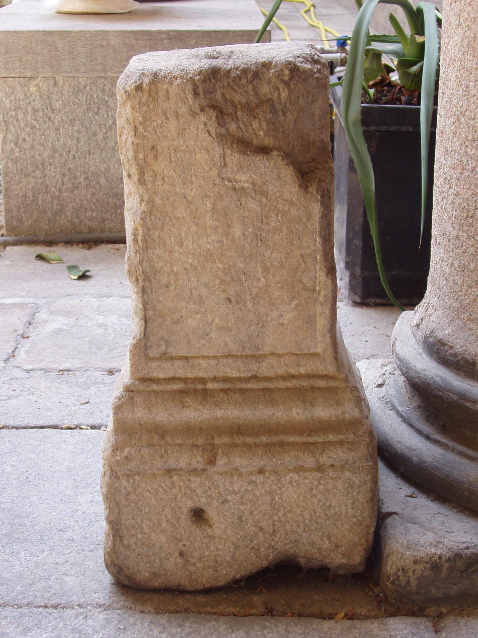 Altare (altare) - ambito lombardo (sec. II)