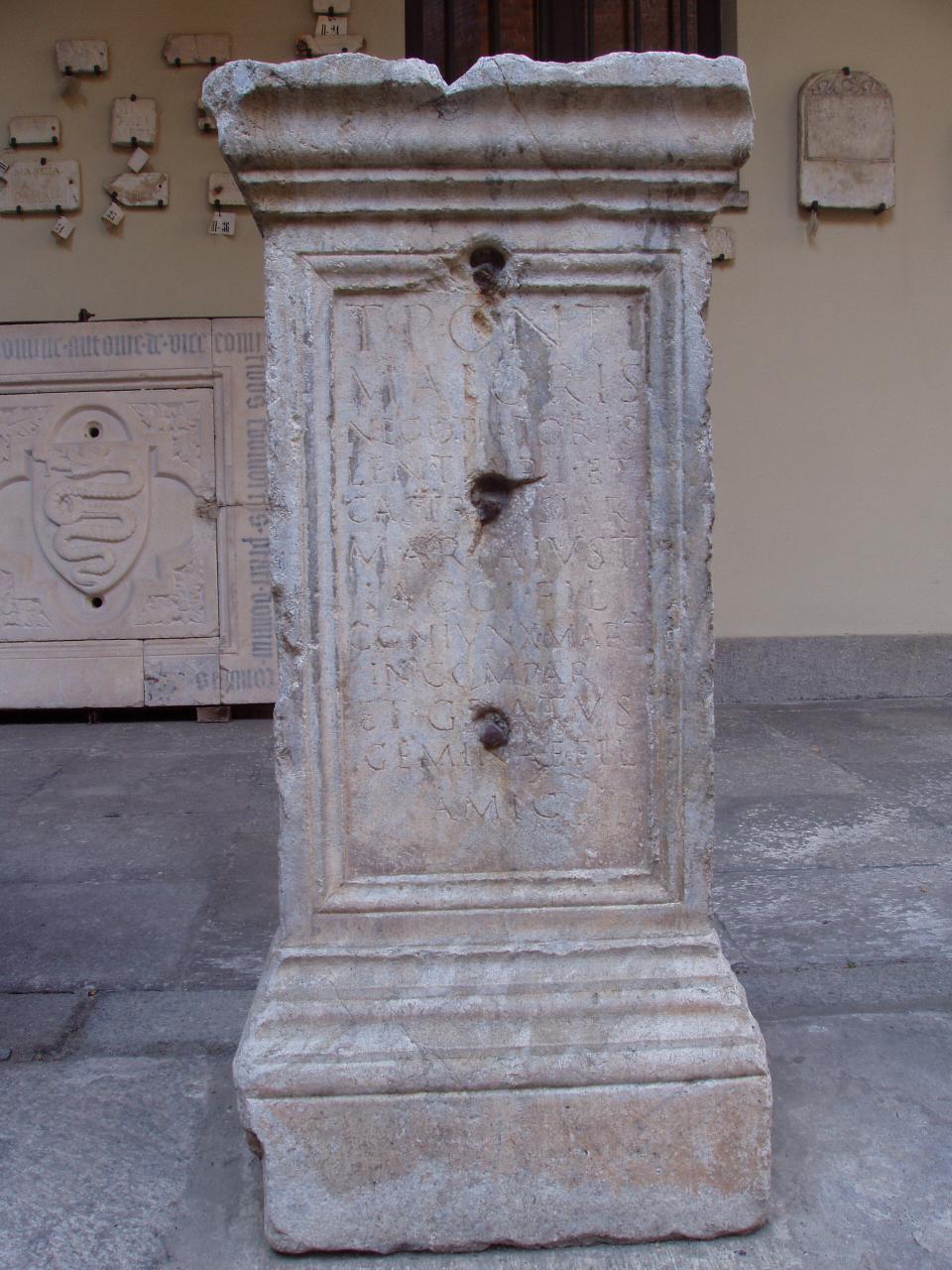 Ara funeraria (altare) - n.d. (sec. II)