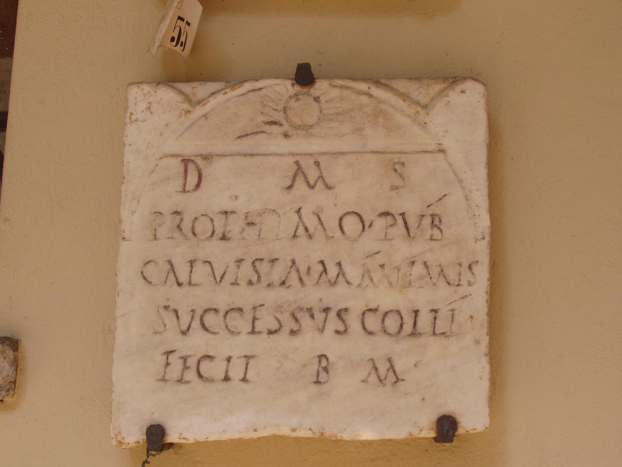 Lastra a forma di stele (lastra) - n.d. (sec. II)