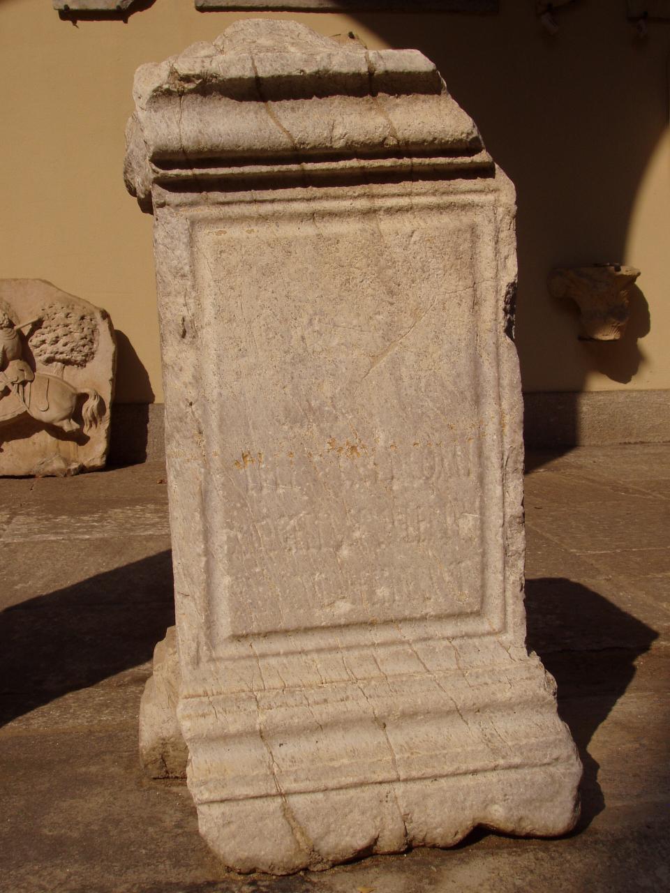 Altare funerario (altare) - n.d. (sec. II)