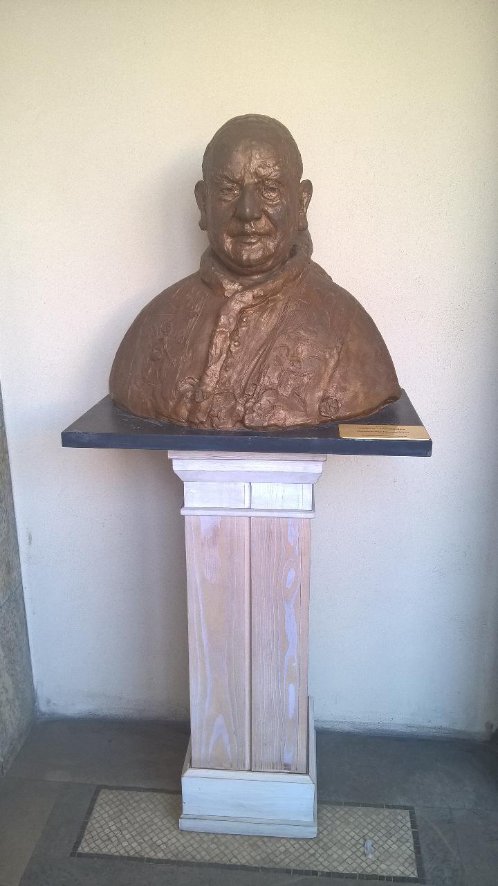 Ritratto di Papa Giovanni XXIII (busto) di Guzzardella, Achille (sec. XX)