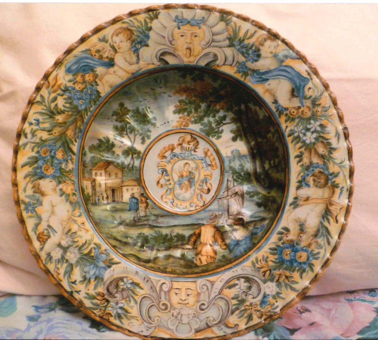 Piatto con ghirlande fiorite e mascheroni (piatto) - manifattura di Castelli (sec. XVIII)