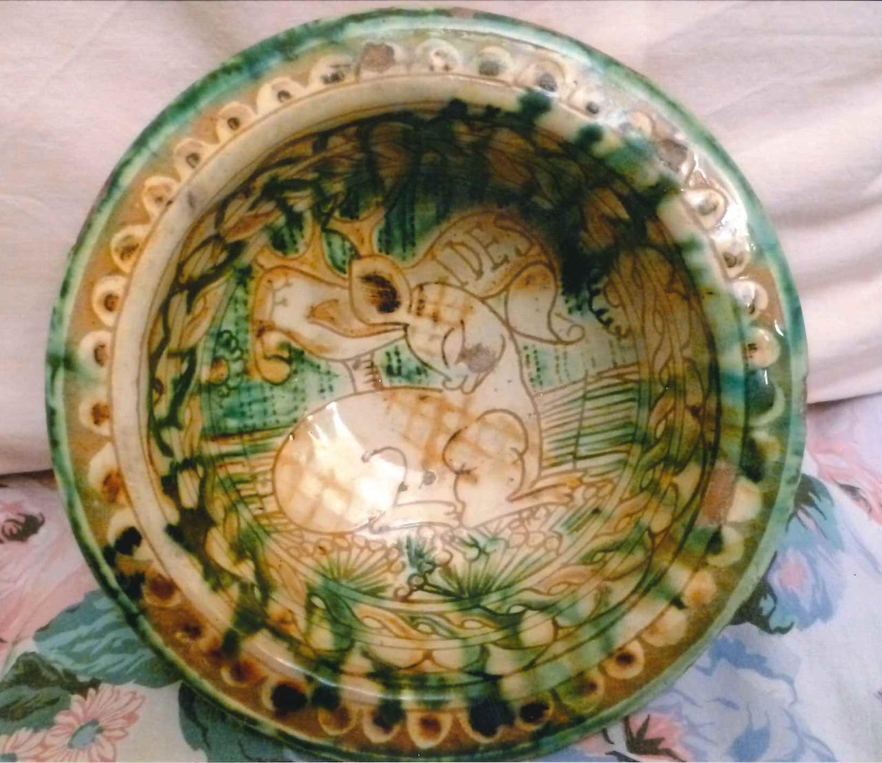 Ciotola graffita con leprotto nel cavetto e cartiglio (ciotola) - manifattura bolognese||manifattura ferrarese (sec. XV)