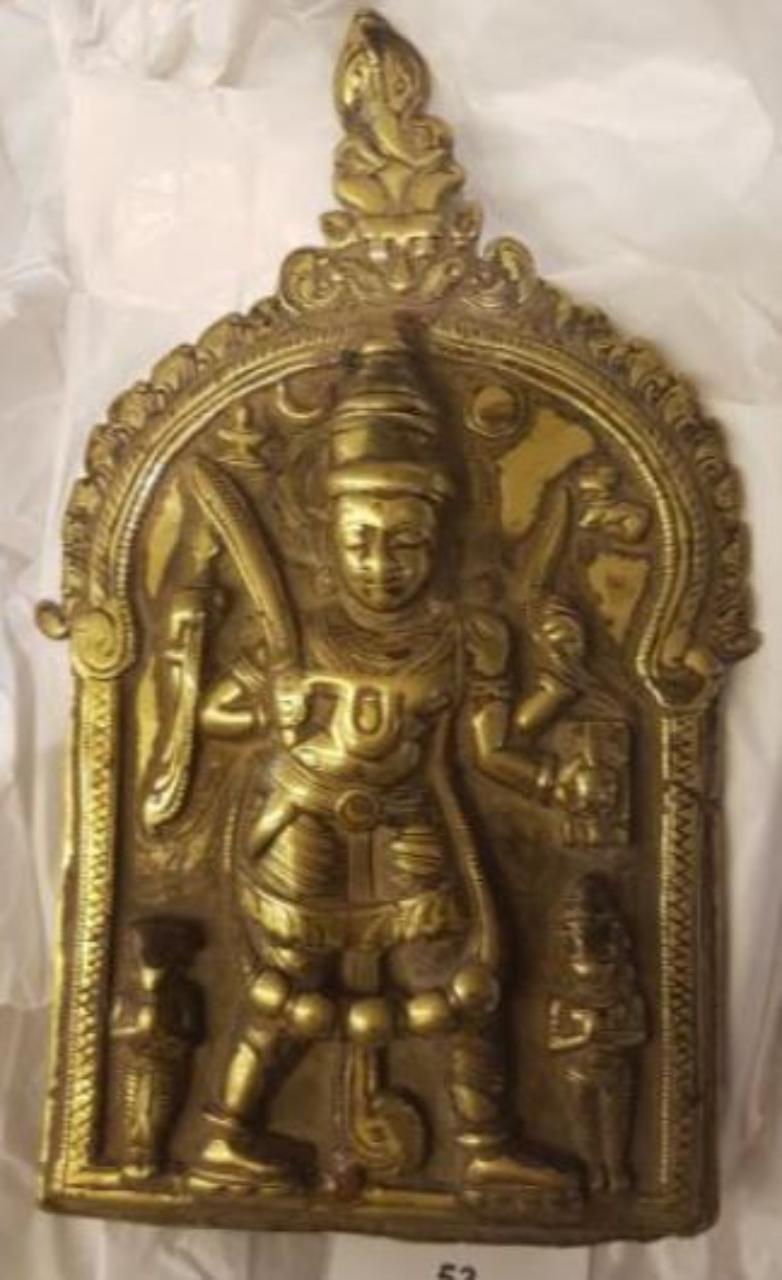 Virabhadra con Daska e Sati (placca) - manifattura del Maharashtra (inizio sec. XIX)