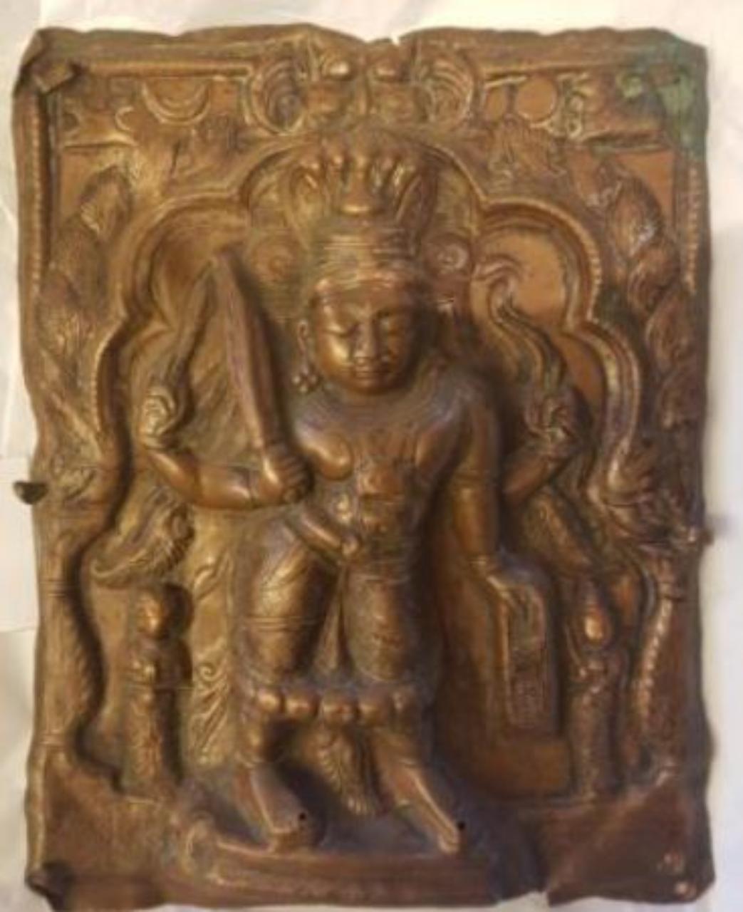 Virabhadra e Bhadrakali con scudo e spada (placca) - manifattura del Karnataka (sec. XVIII)