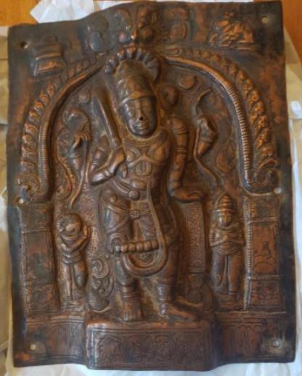 Virabhadra con Daksha di profilo (placca) - manifattura del Karnataka (sec. XIX)