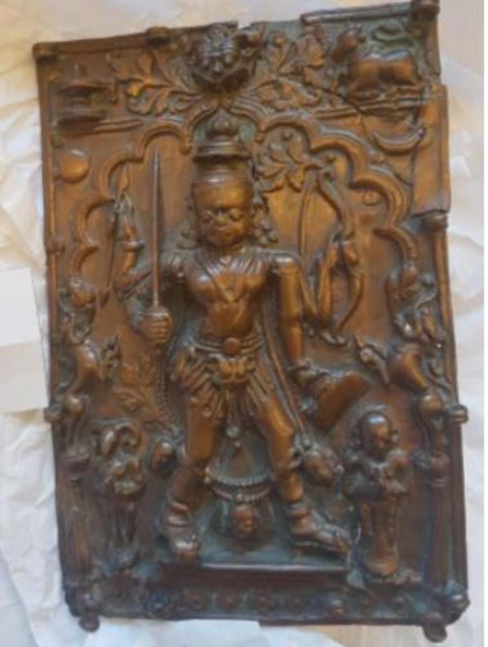 Virabhadra con kirtimukha e decorazioni floreali (placca) - manifattura del Karnataka (sec. XVIII)