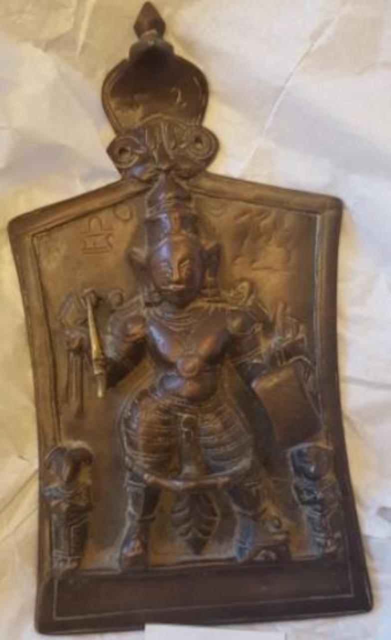 Virabhadra sormontato da naga con Daksha e Sati (placca) - manifattura del Maharashtra (sec. XIX)