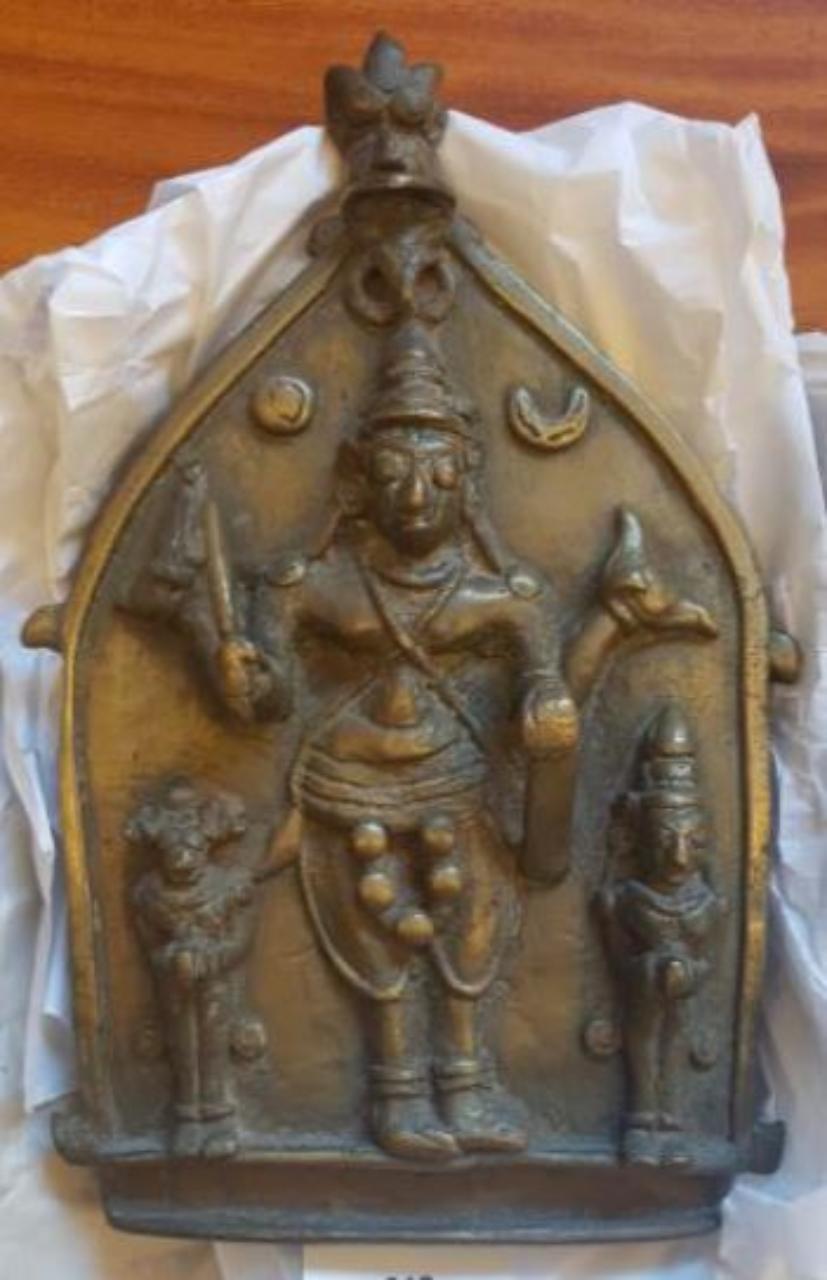 Virabhadra all'interno di una probhavali (placca) - manifattura del Maharashtra (sec. XVIII)